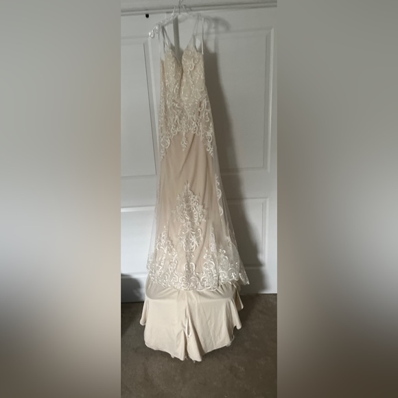 Wedding dress - Picture 3 of 5